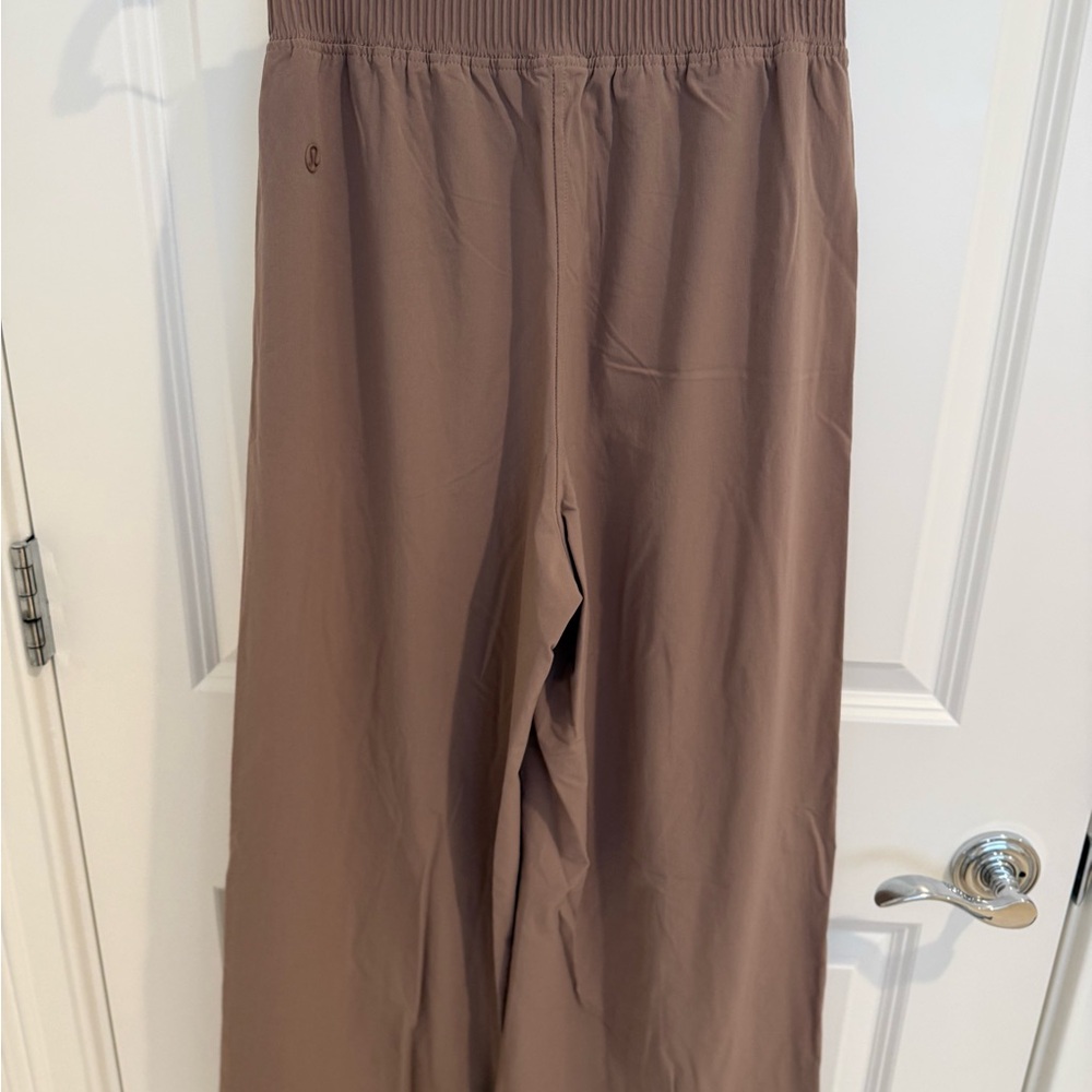 Lululemon Wide Leg Pull-On Pants in Taupe, XS NWT - Picture 4 of 4